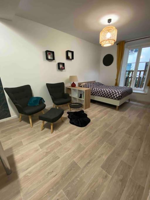 Charmant Studio Idealement Place Et Paisible ! Oloron-Sainte-Marie Exterior foto